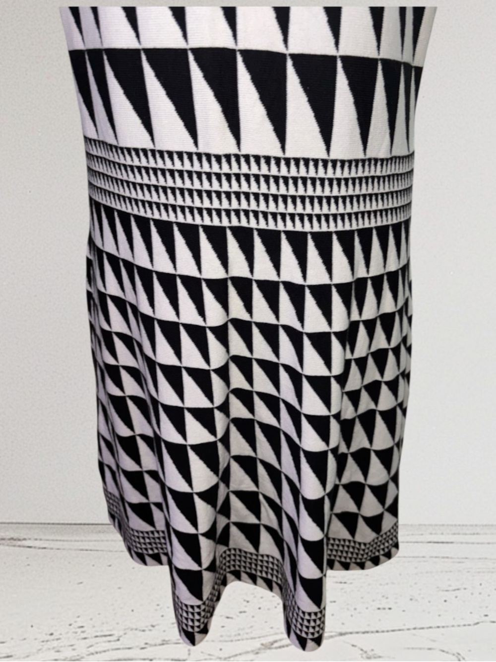 Worthington Geometric Sweater Dress, P2P:20-22.5”; L:44 - Picture 9 of 11